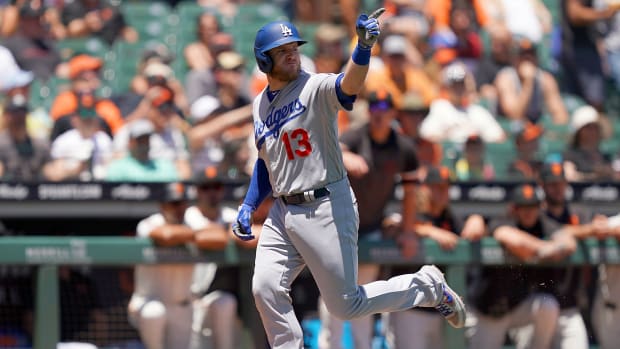 max-muncy-home-run.jpg